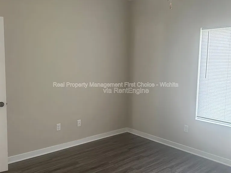 1736 E Decarsky Ct — Photo 28