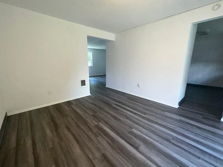 227 W Cooper St — Photo 6