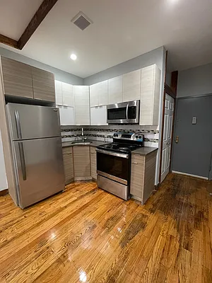 Rented by NYC LUXURY APT RENTALS CO LLC | media 2