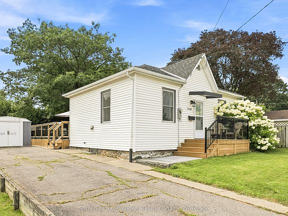 3rd image of 104 Deblaquire St S