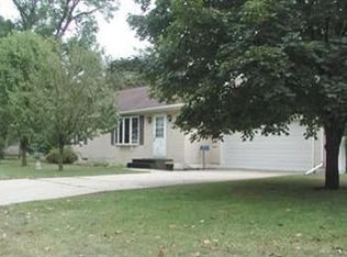 8 3rd Ave SW, Hampton, IA 50441