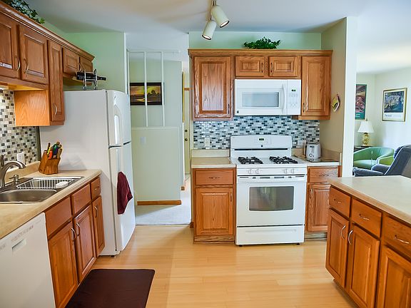 5th image of 36426 N Beverly Ave