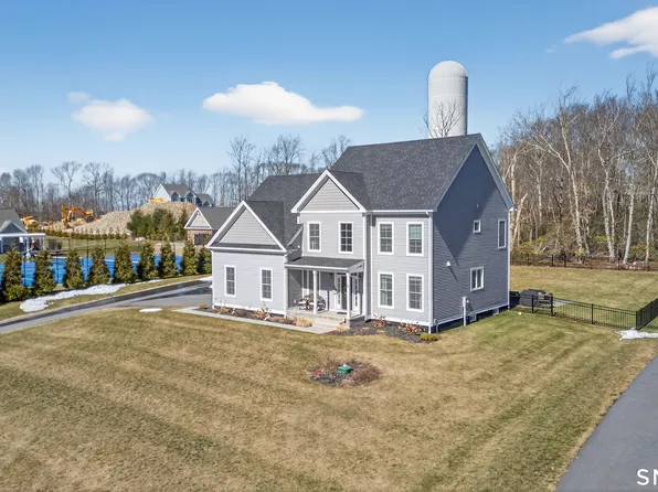 4 Arbor Crossing, East Lyme, CT 06333