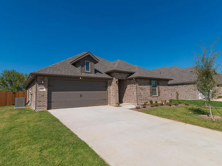 1017 Verde Valley Ln — Photo 2