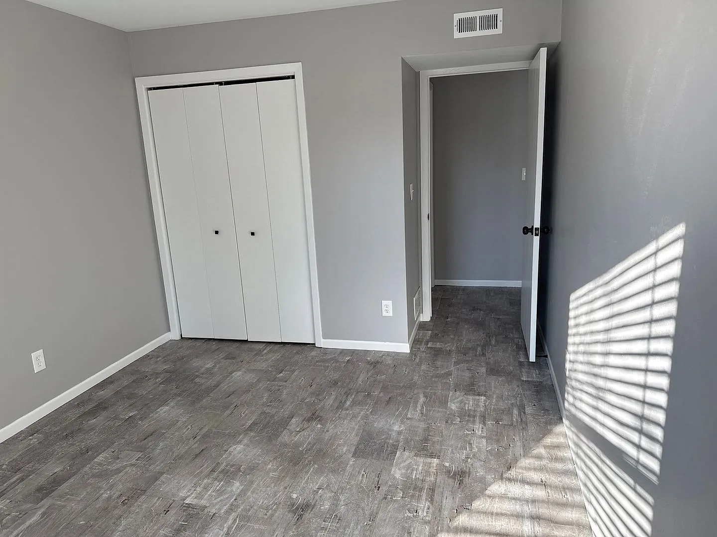 Urban Oasis Awaits! 2BR/2BA w/ balcony/patio, Close to Shopping and Entertainment! — Photo 4