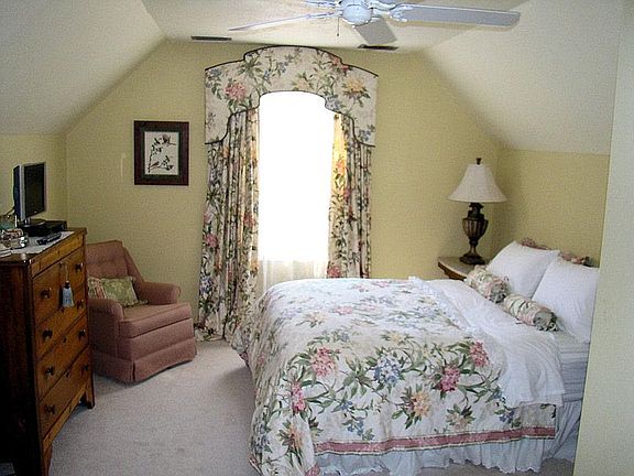 Guest bedroom