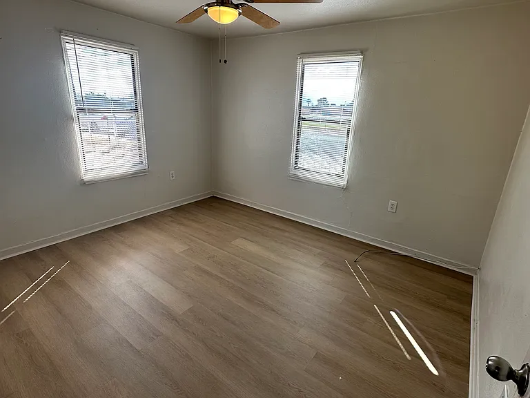 397 W Northern Ave #A — Photo 5