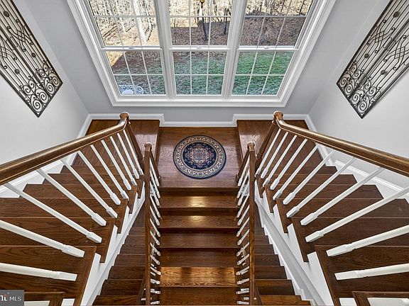 3rd image of 8485 Rogues Rd