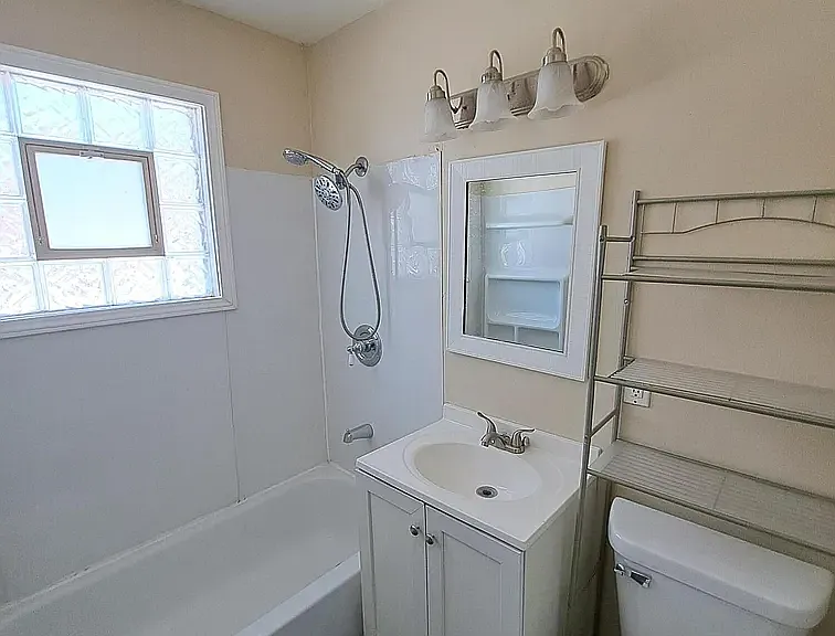 550 S Wayne St — Photo 2
