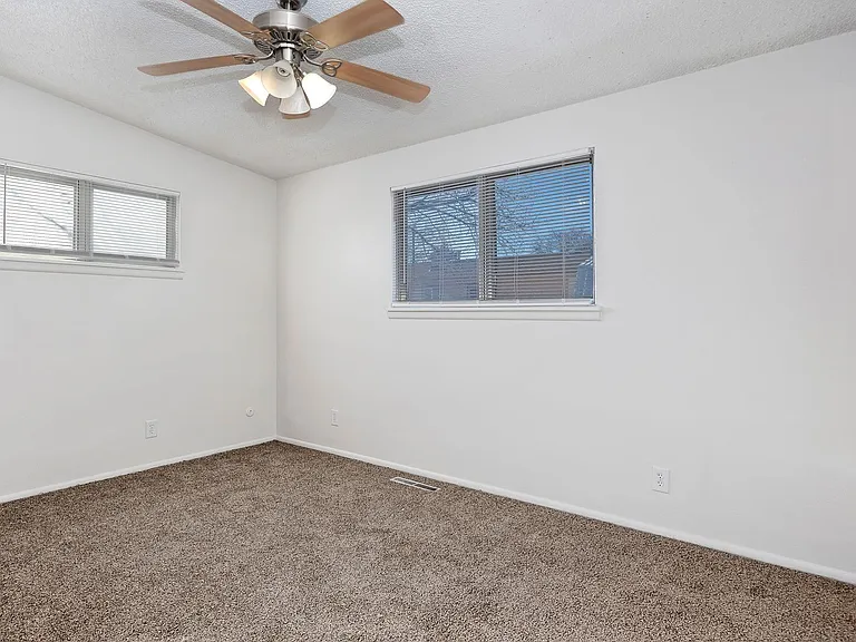 1642 Bel Air Cir — Photo 15