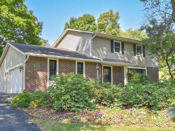 W257N5671 North Hill DRIVE, Lisbon, WI 53089