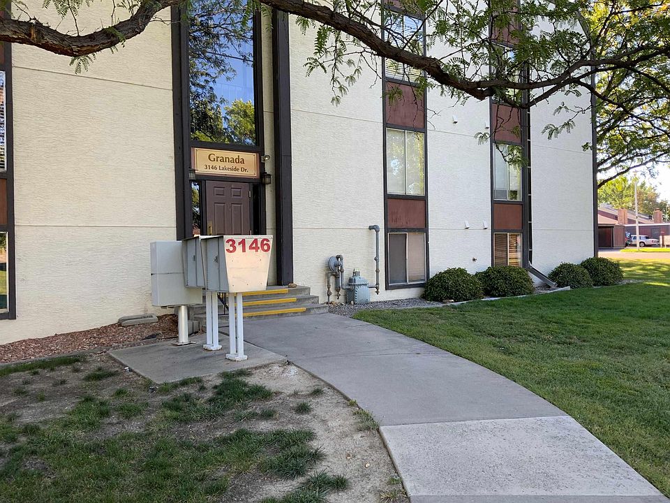 1st image of 3146 Lakeside Dr APT 102