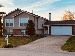302 Fallwood Ct, Saint Peters, MO 63376