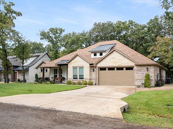 3rd image of 245 Colonial Dr