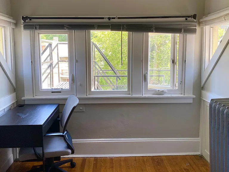 609 E State St — Photo 102