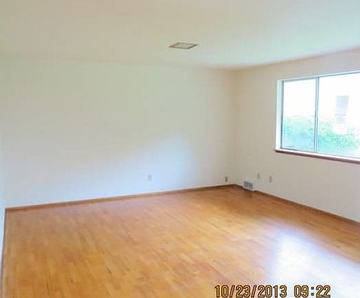 4th image of 1109 15th Ave