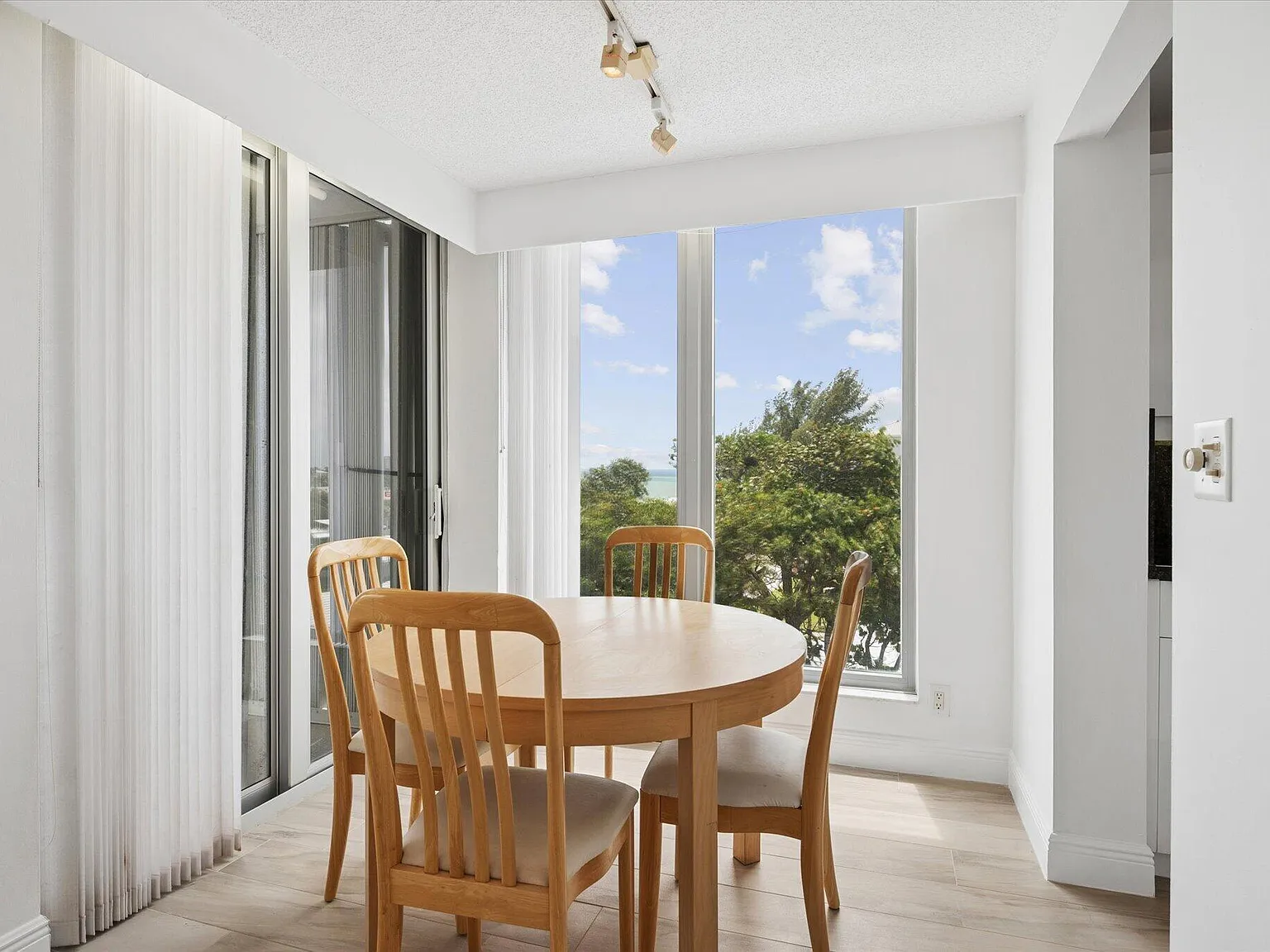 Pompano Aegean Condominium — Photo 3