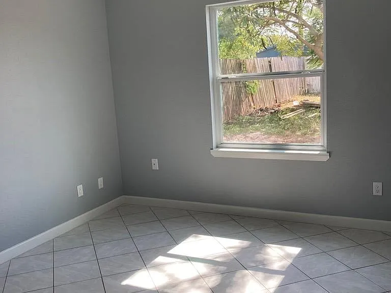 1657 N Shore Dr — Photo 9