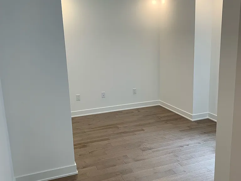 340 Queen St #408 — Photo 6