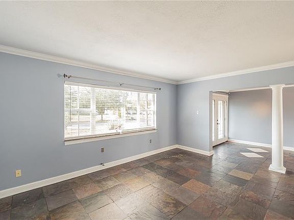 3rd image of 729 Warwick Pl