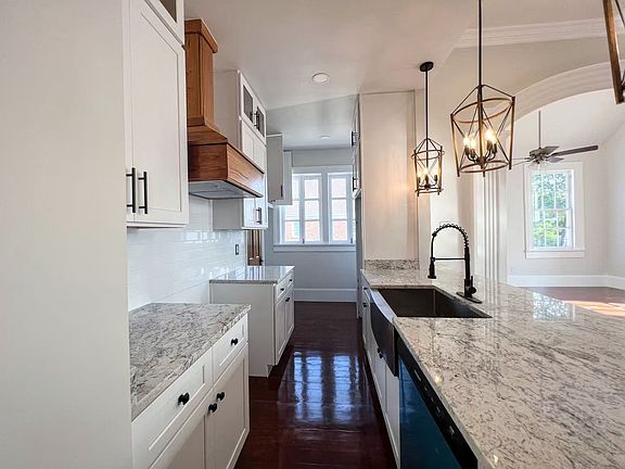 3rd image of 1619 Marengo St #2A