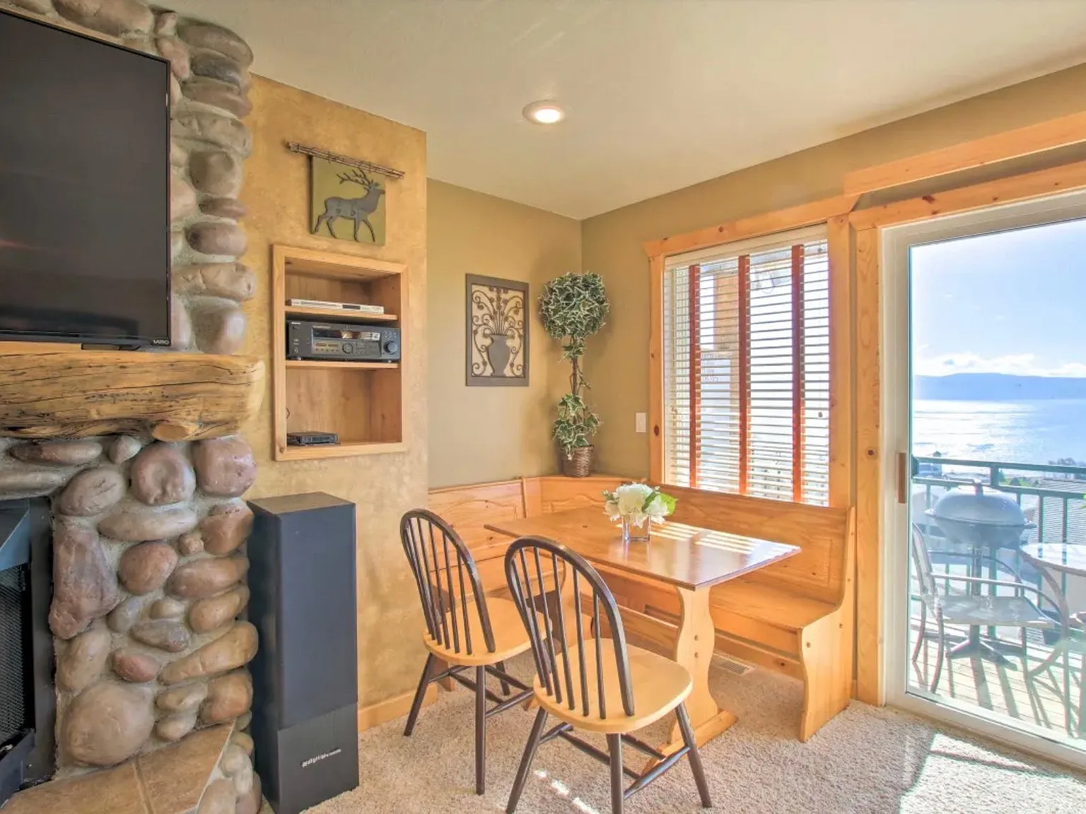 874 N Newberg Pl — Photo 2