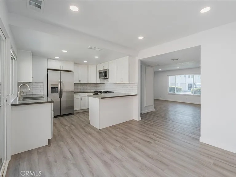 10062 Ellis Ave — Photo 10