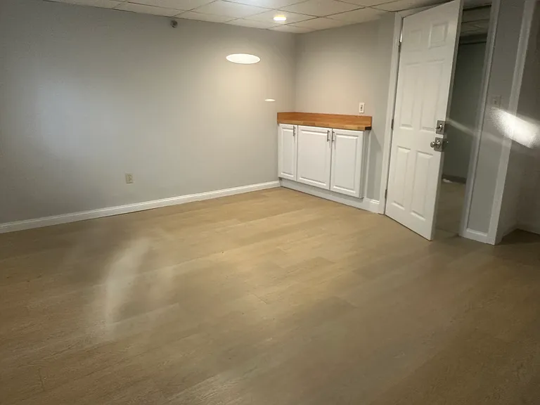 11-13 Ellsworth St #10 — Photo 1