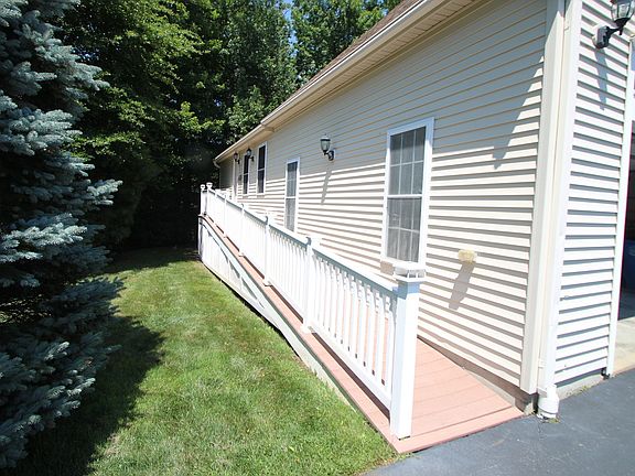 3rd image of 10 Patriot Ln