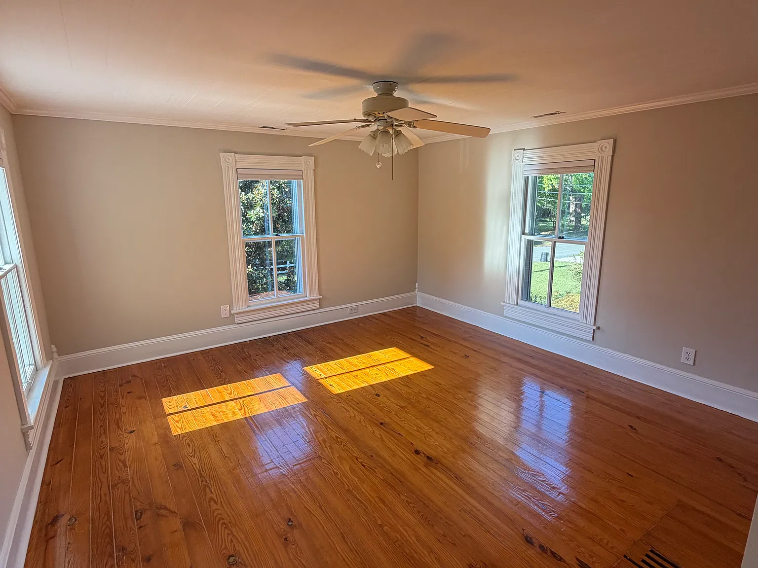 3 bed, 1390 sqft, $2,200 — Photo 3