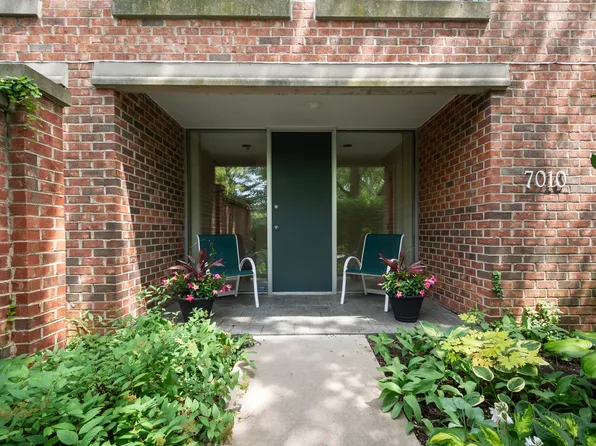 7010 Arbor Ln, Northfield, IL 60093