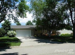 921 12th Ave NE, Aberdeen, SD 57401