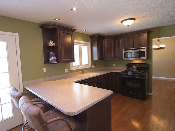 2nd image of 2904 Grandview Dr
