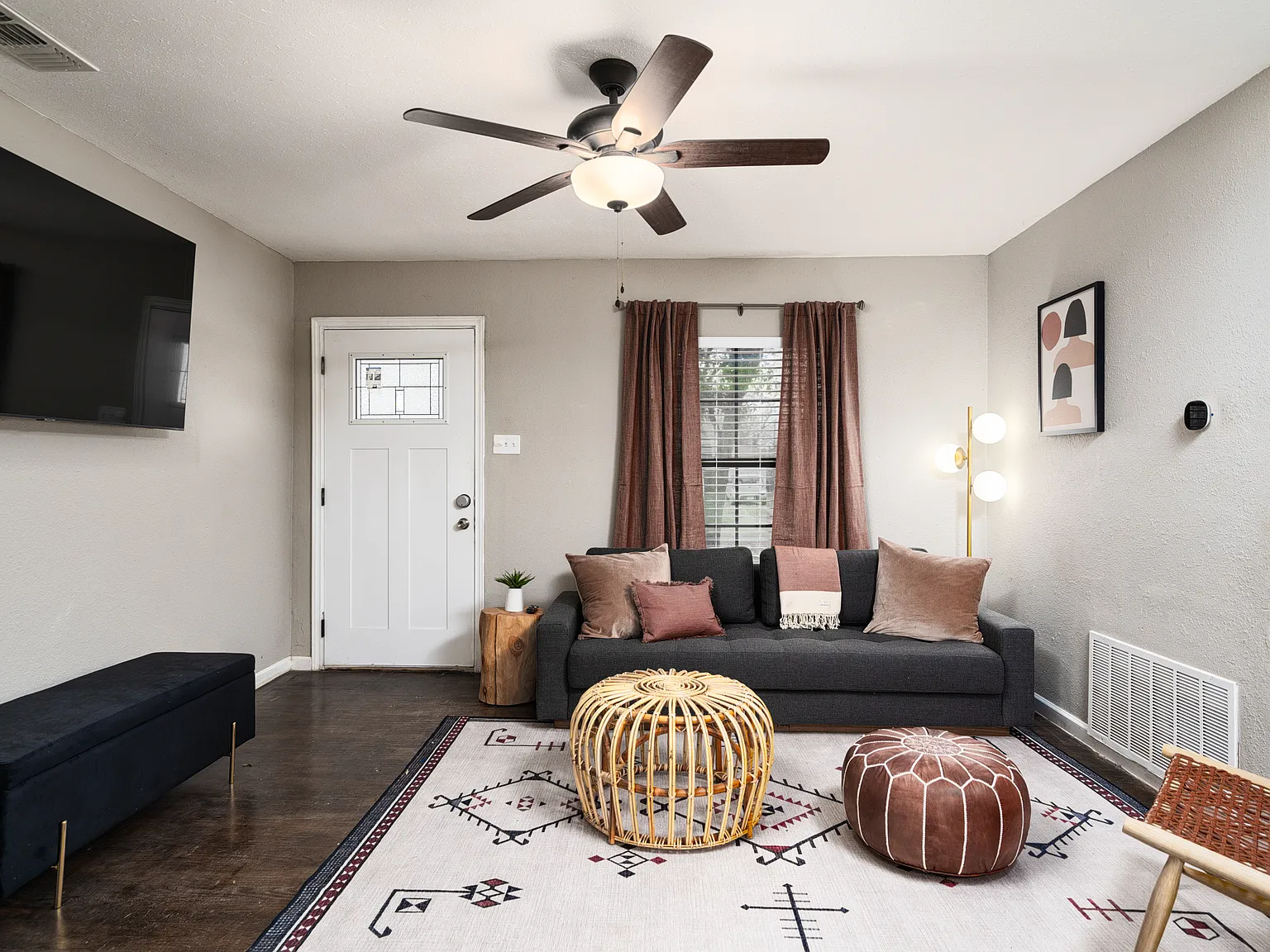3 bed, 1400 sqft, $1,600 — Photo 4