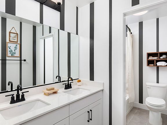 Hall bath with quartz contertops