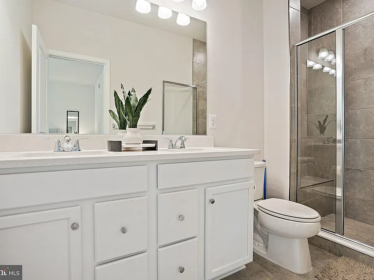 3443 Carnaby St — Photo 15