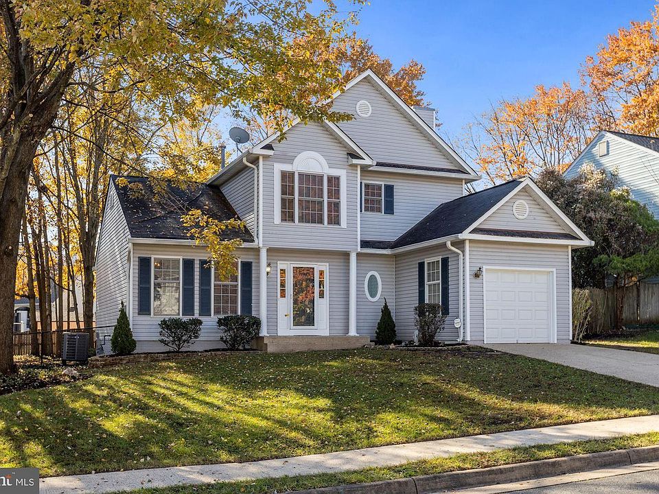 1st image of 215 Cranbrook Dr NE