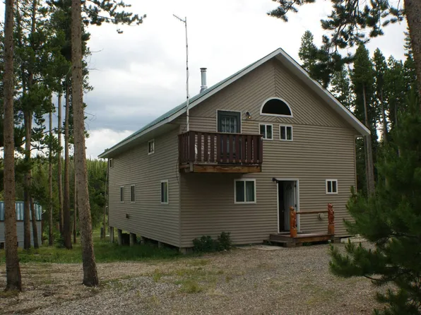 2 4th St, Arlington, WY 82083