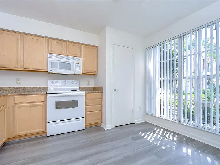 13937 Fletchers Mill Dr — Photo 6