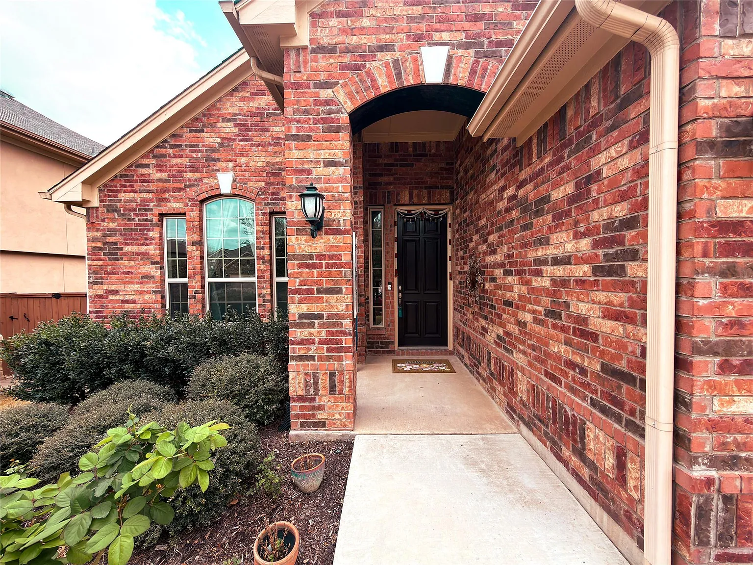 4 bed, 2.0 bath, 2082 sqft, $2,395 — Photo 4