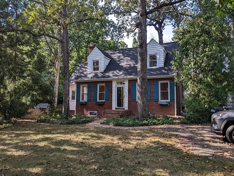 5900 Valley View Dr — Photo 2