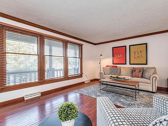 3rd image of 315 Westbury Dr