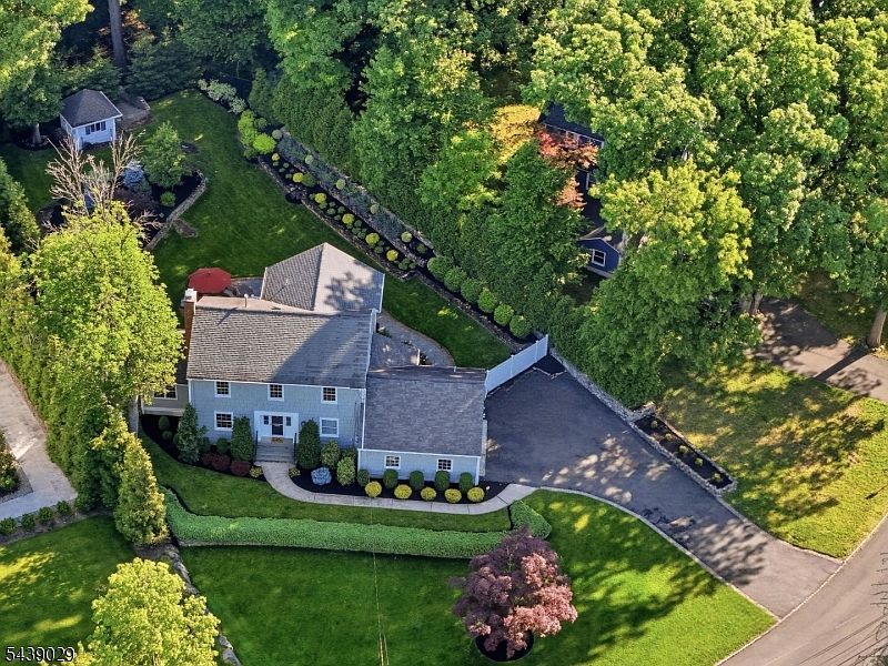 1st image of 62 Fells Rd
