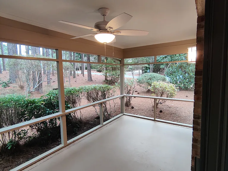 45 SW Lake Forest Dr — Photo 7