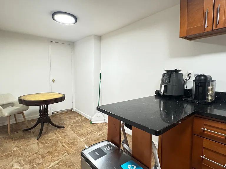 205 2nd Ave #1A — Photo 10