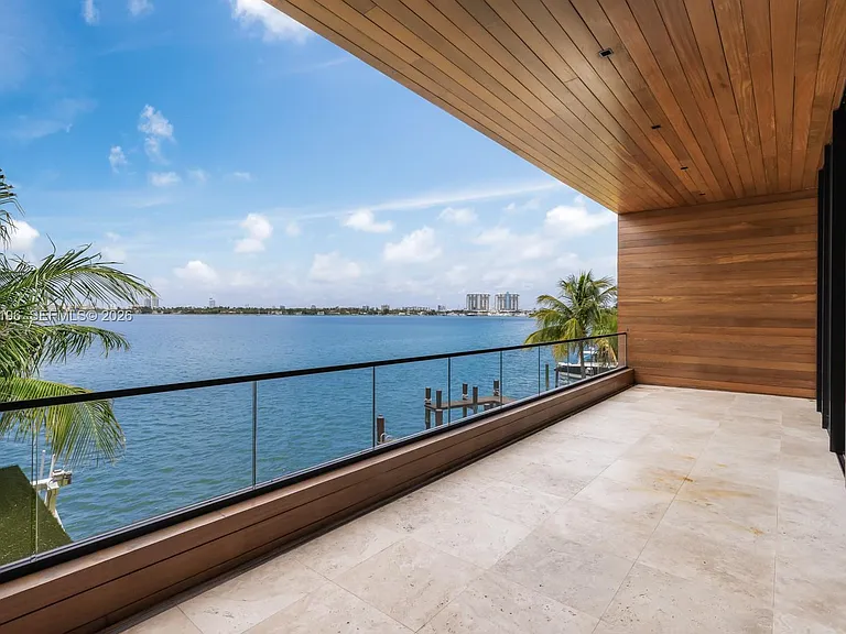825 E Dilido Dr — Photo 18