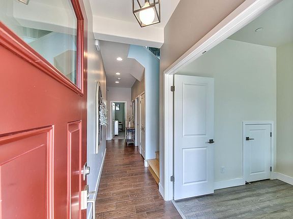 2nd image of 853 San Benito St Ste 100
