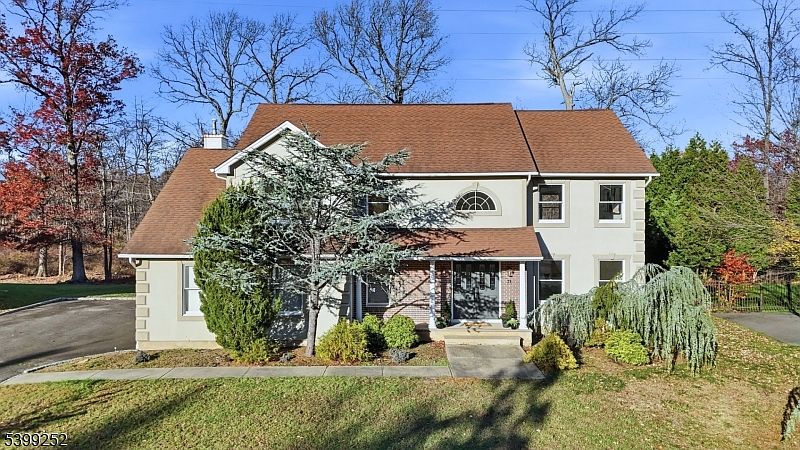 1st image of 28 Mcguire Dr