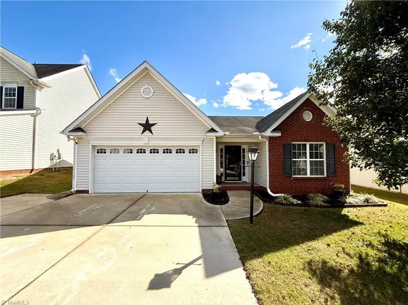 5013 Long Branch Dr, Kernersville, NC 27284