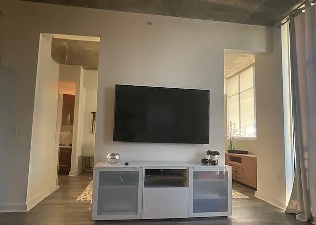 Edge Condo — Photo 4